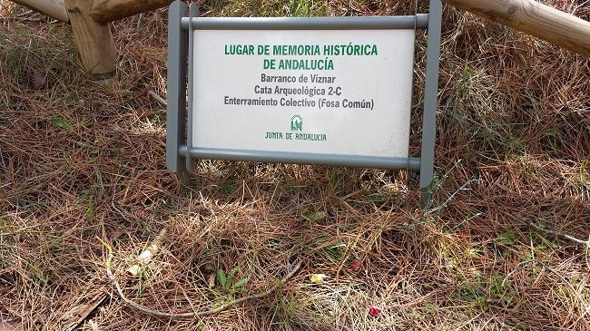 Detalle de la señalización en el Barranco de Víznar.