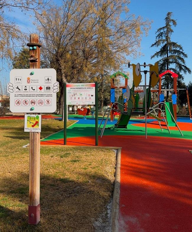 Entre las actuaciones se ha llevado a cabo la reforma del parque infantil.