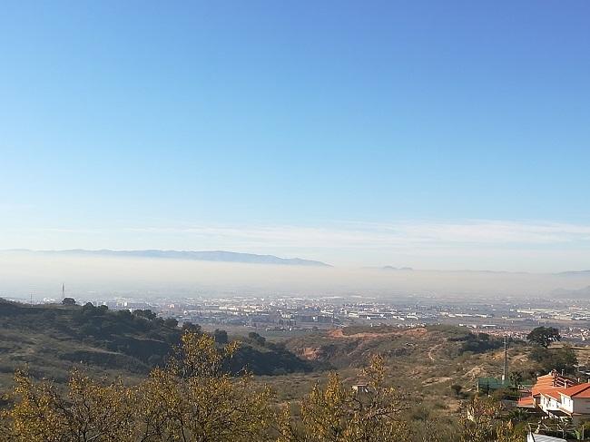 Imagen de archivo con la boina de contaminación sobre Granada.