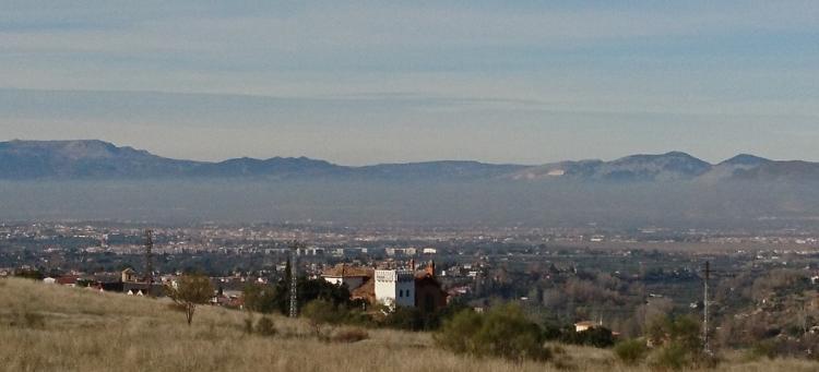 Boina de contaminación sobre el área metropolitana, vista desde Dilar.