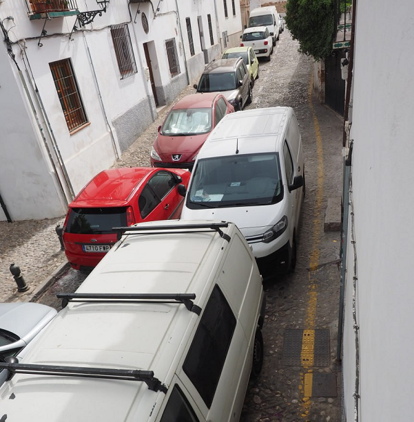 Calle sin salida del Albaicín, en Zona de Acceso Restringido, donde solo pueden entrar residentes.