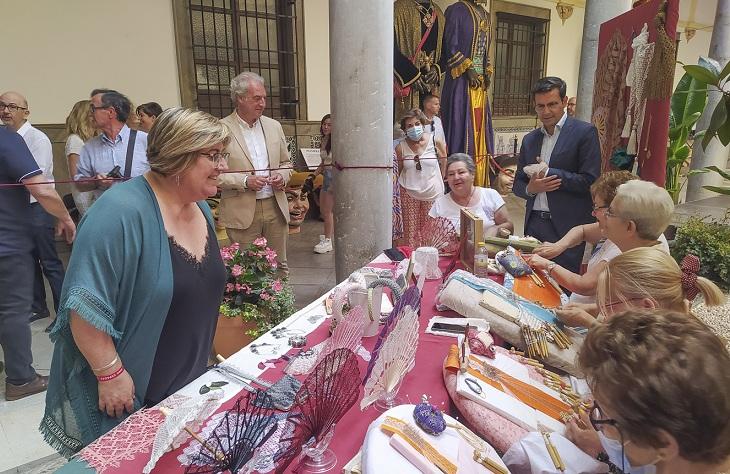 Uno de los talleres tradicionales en el patio. 