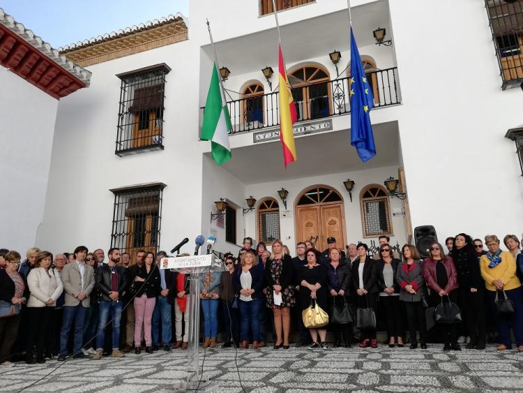 Minuto de silencio este mediodía en memoria de Silvia.