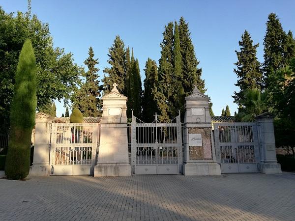 Entrada al cementrio municipal.