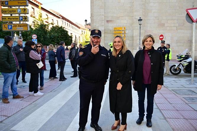 La calle se ha reabierto al tráfico tras la visita municipal. 