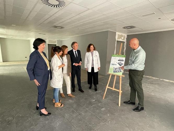 Visita al local que se está acondicionando para ampliar el centro de salud.