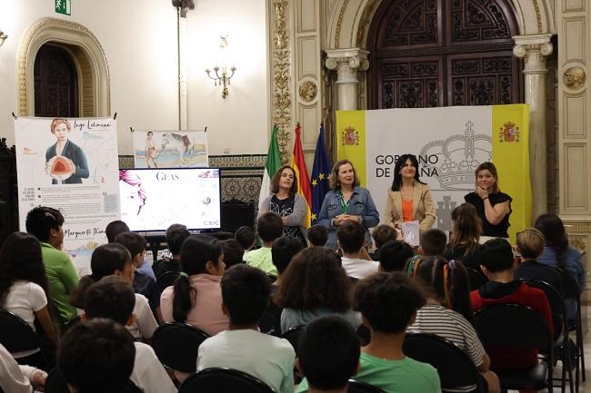 Charla en el colegio Tierno Galván en la inauguración de la exposición.