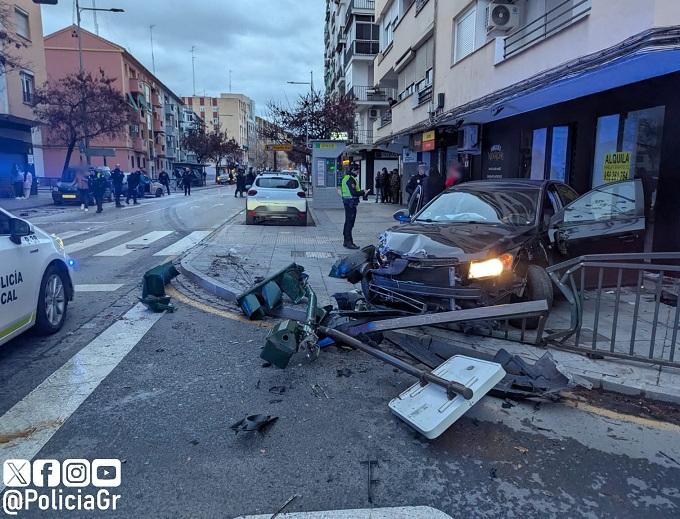 Vehículo causante de la colisión múltiple, en la Avenida de Dílar. 