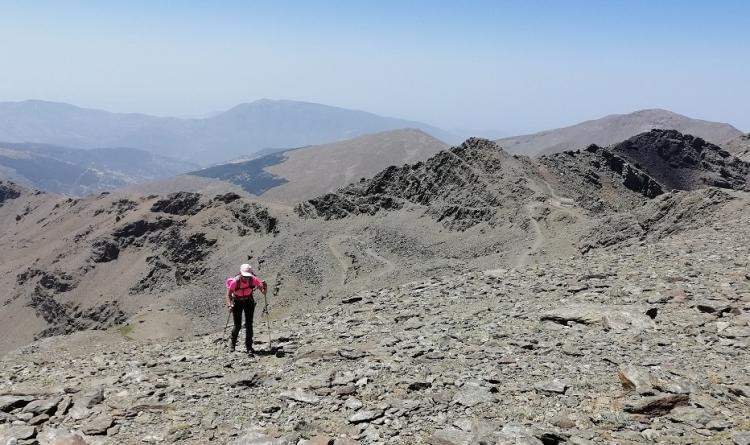 Una montañera, en las inmediaciones del pico Veleta.