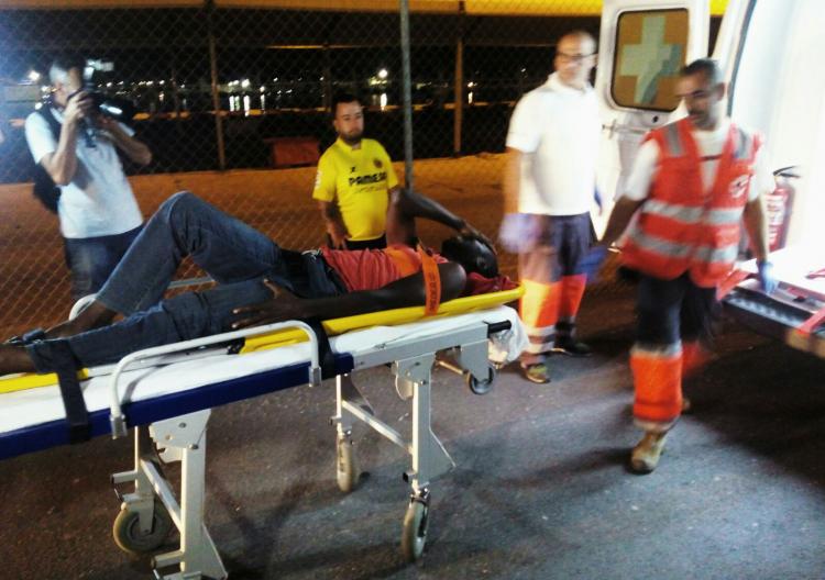 El inmigrante trasladado al Hospital de Motril.