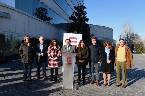 Lectura del manifiesto a las puerta de la Diputación.