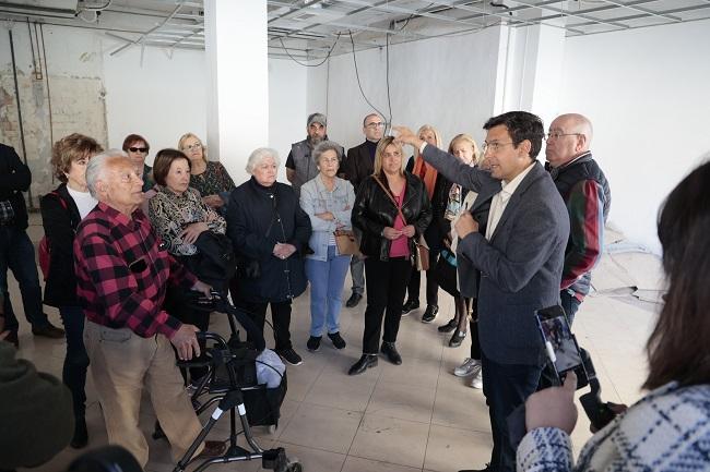 El alcalde con vecinas y vecinos del Zaidín. 