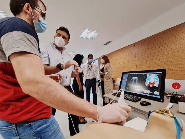 Médicos de Atención Primaria se forman en ecografía para diagnosticar y tratar secuelas de la Covid-19.