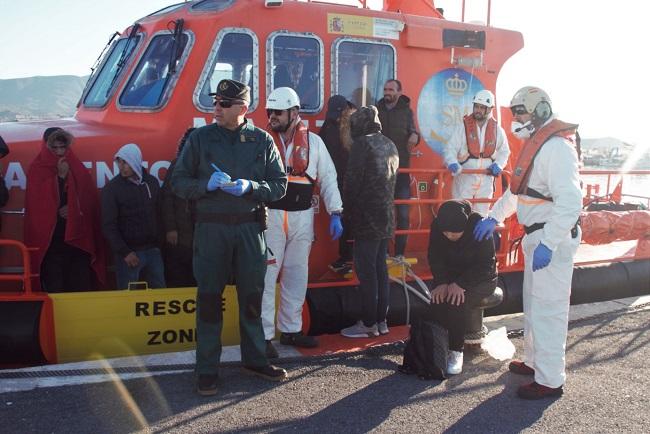 Salvo dos evacuados en helicóptero a Almería, el resto fue trasladado a Motril.