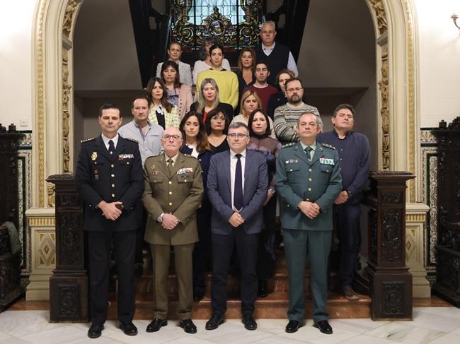 Minuto de silencio en la Subdelegación de Granada.