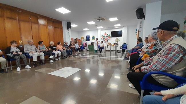 Fotos del taller de risoterapia de la Semana del Mayor de Monachil.