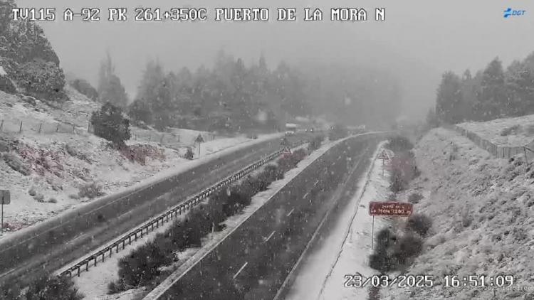 Imagen del Puerto de la Mora nevado.