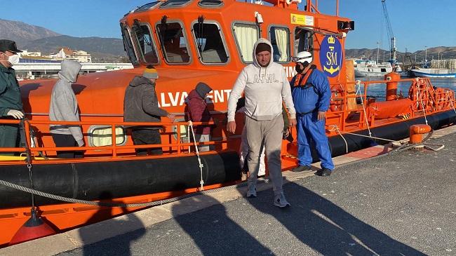 Los migrantes, a su llegada al Puerto de Motril.