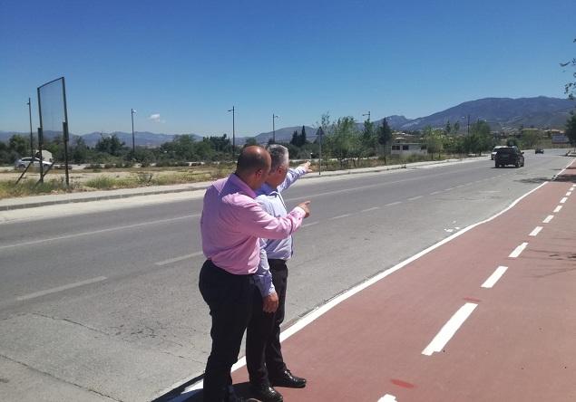 José María Villegas y Nazario Montes, junto al carril bici. 