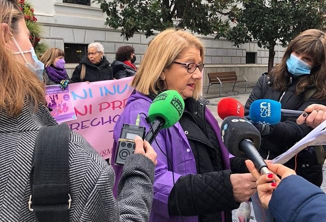 Paqui Fuillerat durante la presentación de la movilización del 8M.