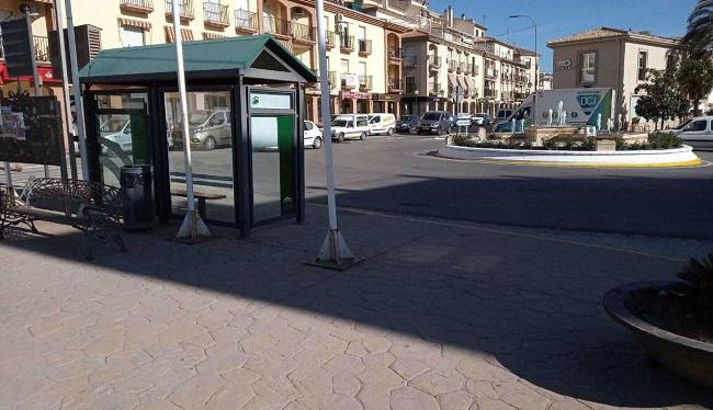 Parada de autobús en Alhama de Granada.