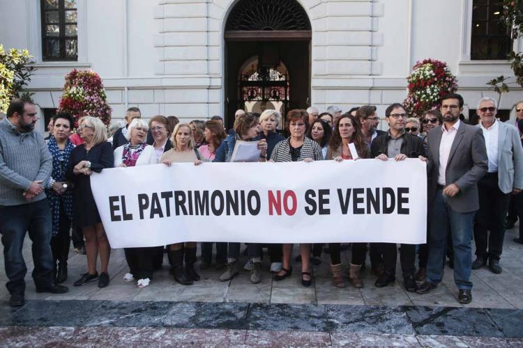 Imagen de la concentración de este viernes a las puertas del Ayuntamiento.