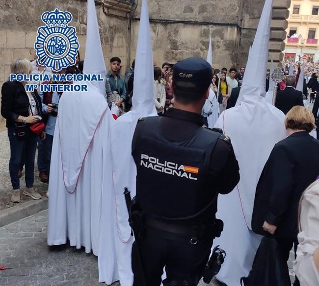 Policía nacional, durante la Semana Santa de Granada.