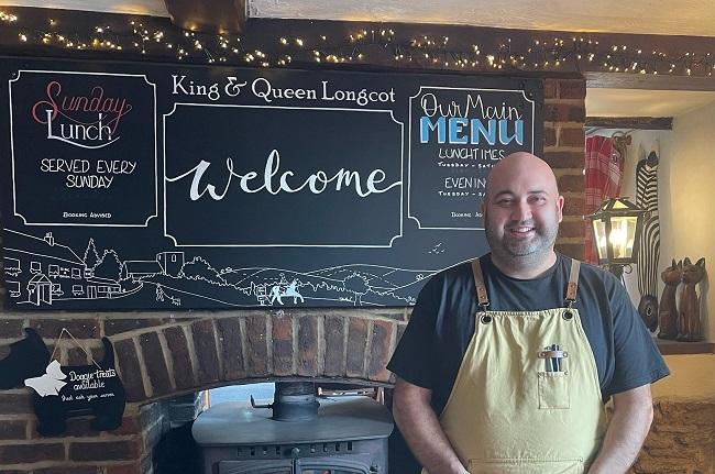 Francisco Rodríguez Mora, en el restaurante del que es jefe de cocina, 'The King & Queen'