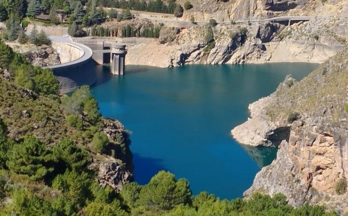 Embalse de Quéntar, hace unos días, a algo menos del 60% de su capacidad. 