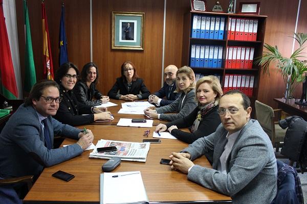 Concejales del PP con la directiva de la Federación de Comercio.