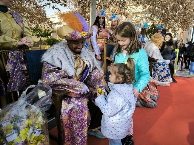 Preciosa imagen de la visita de los Reyes Magos a Maracena.