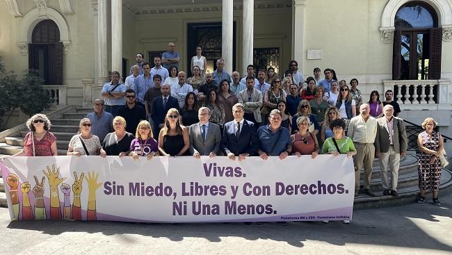 Minuto de silencio a las puertas de la Subdelegación. 