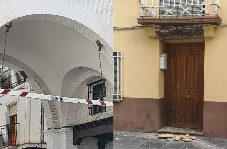 A la izquierda, grieta en el arco de Santa Fe y, a la derecha, cascotes caídos en una vivienda del casco histórico de la localidad.