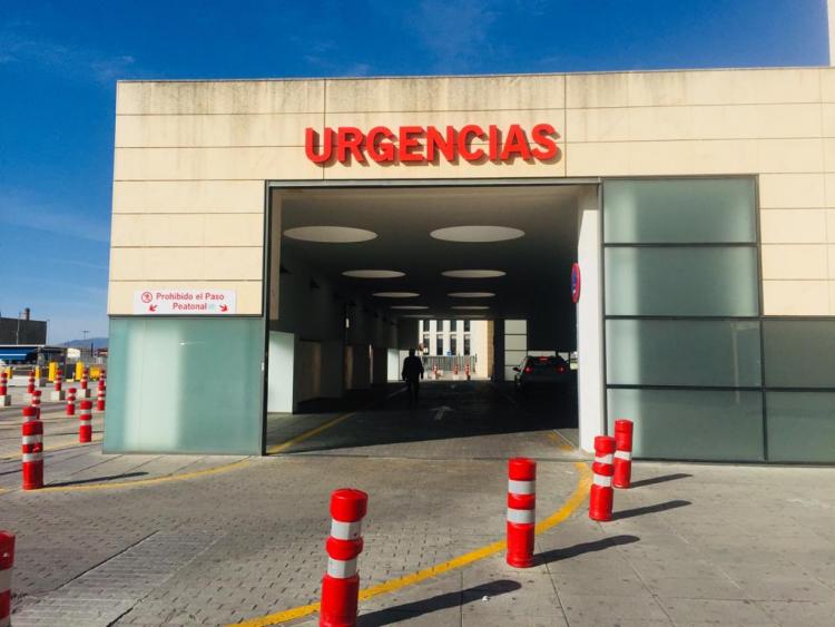 Los agentes entregaron el material en las Urgencias del Hospital San Cecilio.