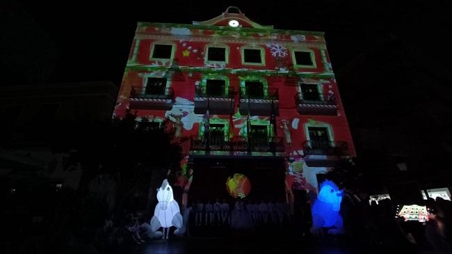 Video mapping navideño sobre la fachada del Ayuntamiento de Almuñécar.