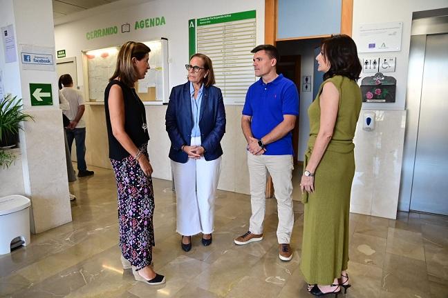 La delegada de Inclusión Social ha presentado el programa de los centros. 