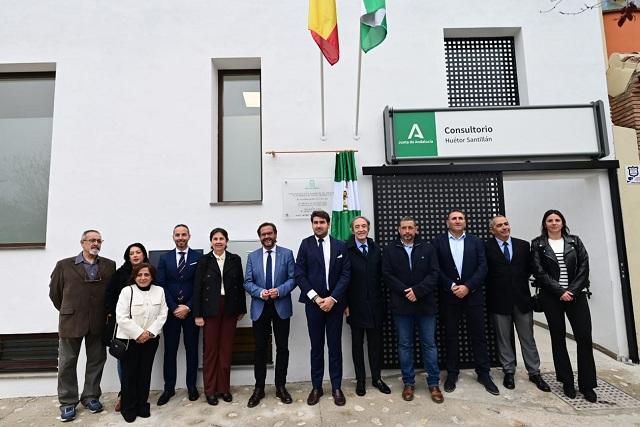 Acto de inauguración del consultorio. 