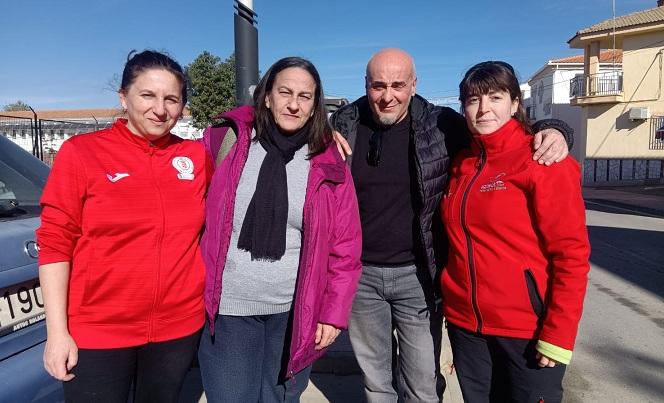 La concejala de IU, Paquí García (derecha) con otra miembro de la asamblea de IU y dos representantes de CCOO.