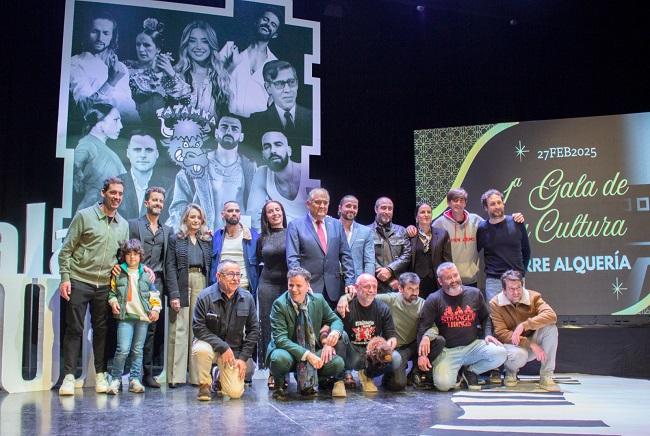 Foto de familia de los premiados.