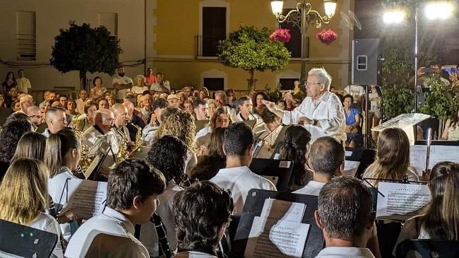 Multitudinario concierto de la banda Villa de Otura.