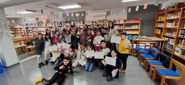 Alumnado en la Biblioteca de Cartuja.