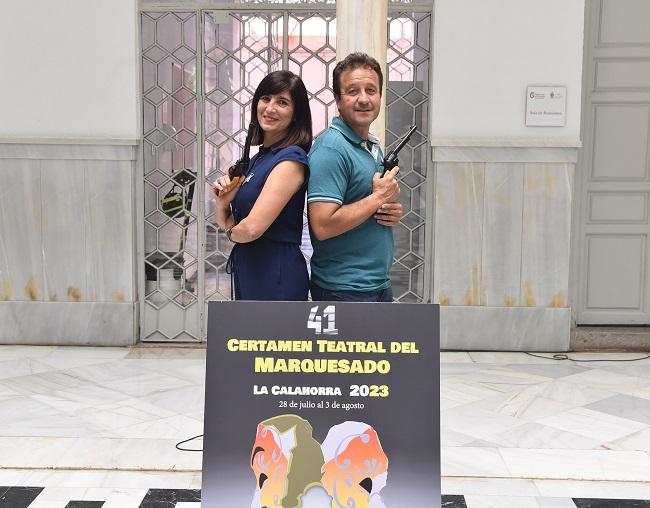 La diputada de Educación y Cultura con el alcalde de La Calahorra.