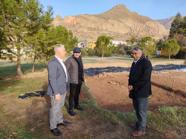 Alcalde y diputdo, en la zona de intervención.