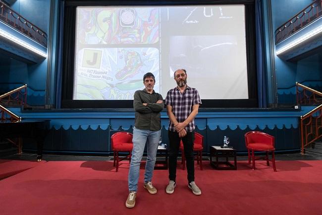 El director de Filmoteca Española, Josetxo Cerdán, y el compositor y vocalista de Los Planetas, Jota, en la presentación del proyecto de musicalización de películas del archivo de Iván Zulueta.