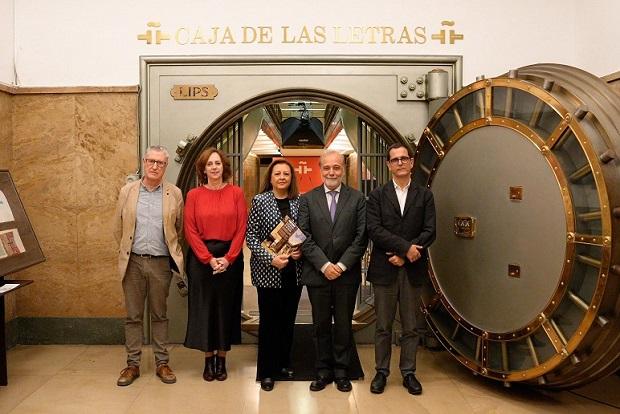 María del Mar Villafranca, en el centro de la imagen, con el resto de participantes en la presentación.