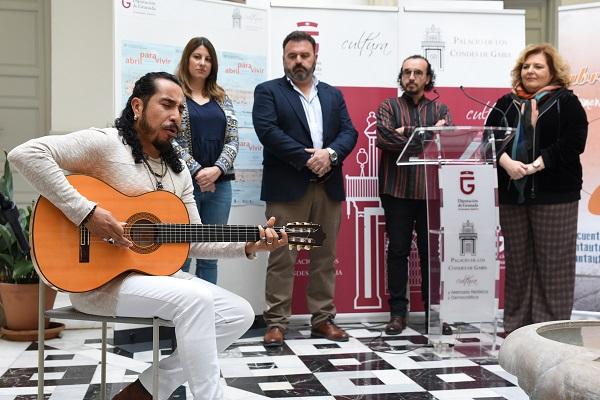 La presentación del ciclo se ha cerrado con el cantautor mexicano Daniel D'Lizanka.