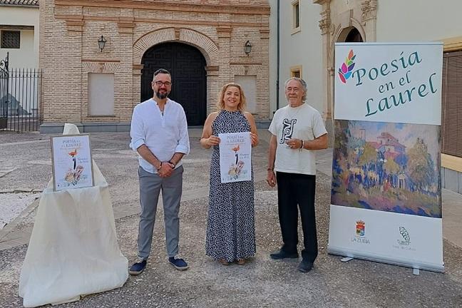 La alcaldesa y concejales, en la presentación de la XXI del Festival Internacional ‘Poesía en el Laurel'.