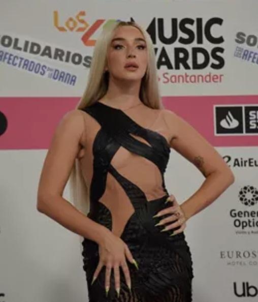 La cantante Lola Índigo durante el photocall de Los40 Music Awards.