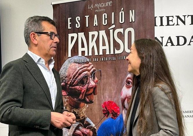 El concejal Juran Ramón Ferreira, con la actriz Elisa Ramos. 