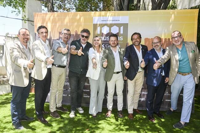 Presentación del ciclo con la alcaldesa, concejales del Ayuntamiento, representantes de la Junta, de la promotora y patrocinadores.